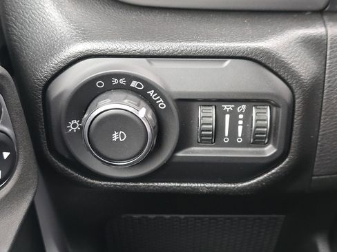 Used 2022 Jeep Wrangler Willys image 25