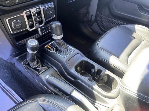 Used 2022 Jeep Wrangler Unlimited Sahara AWD/4WD image 14