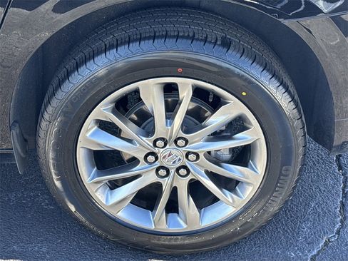 Used 2023 Buick Enclave Avenir image 19