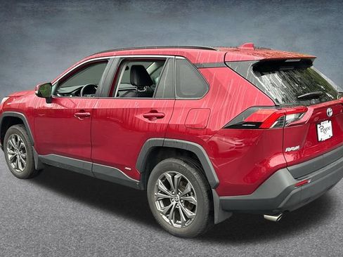 Used 2022 Toyota RAV4 XLE Premium AWD/4WD image 6