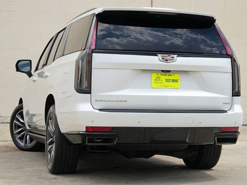 Used 2022 Cadillac Escalade Sport Platinum AWD/4WD image 6