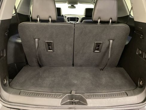 Used 2023 GMC Acadia SLT image 8