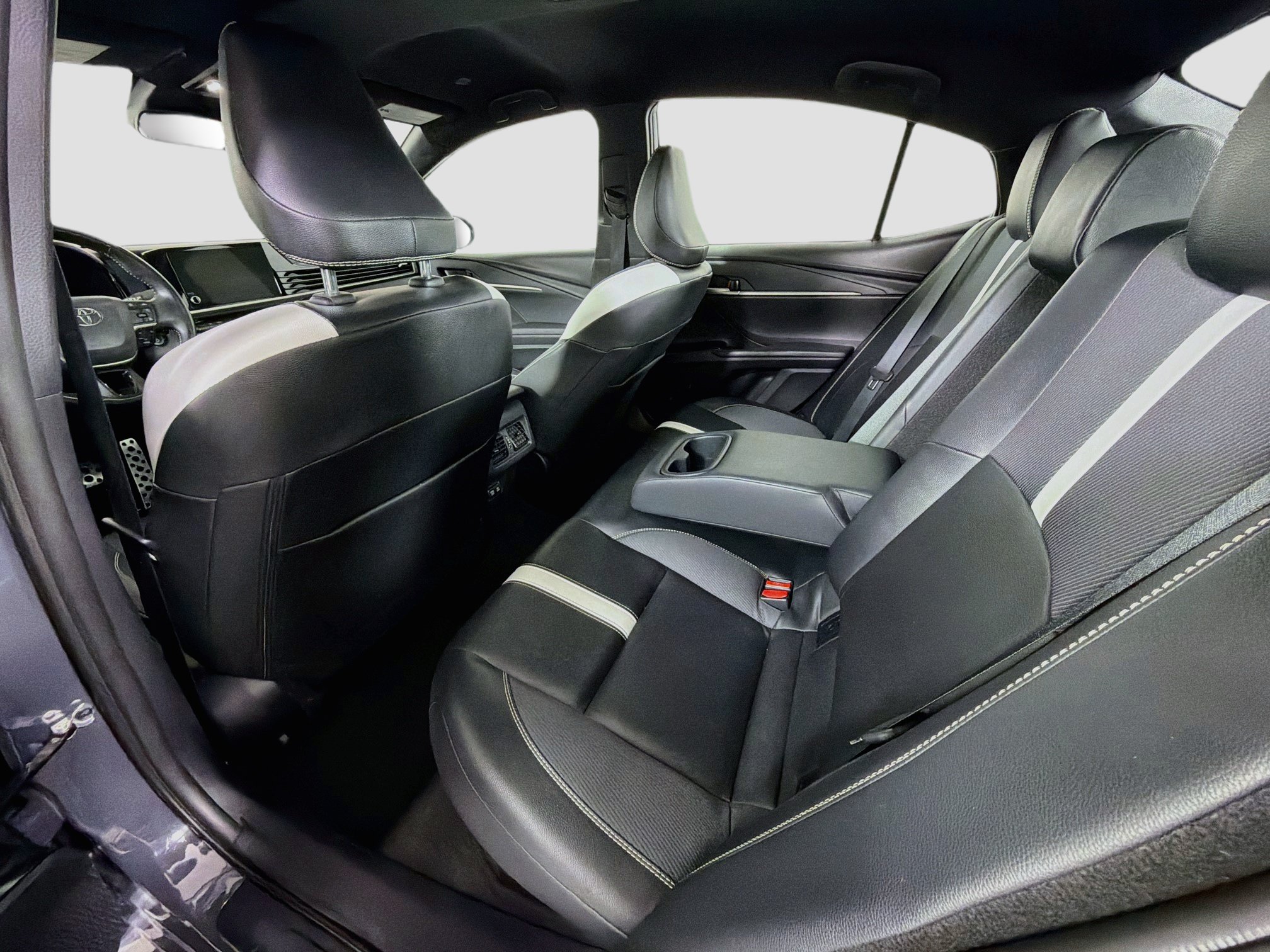 Used 2025 Toyota Camry SE FWD image 25