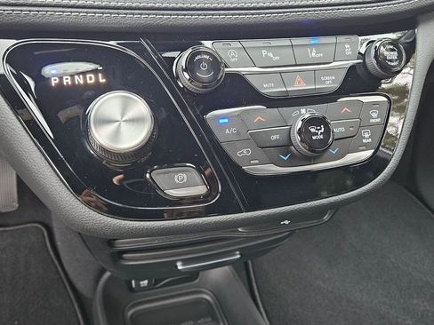 New 2026 Chrysler Pacifica Select image 18