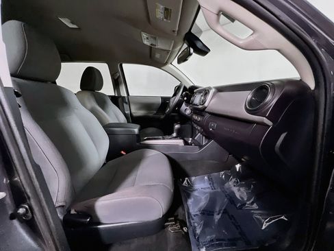 Used 2019 Toyota Tacoma SR5 RWD image 30