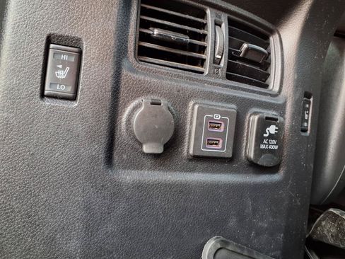 Used 2023 Nissan Titan PRO-4X w/ Pro-4x Convenience Package AWD/4WD image 23