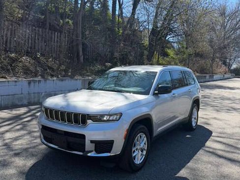 Used 2022 Jeep Grand Cherokee L Laredo w/ Luxury Tech Group I image 3