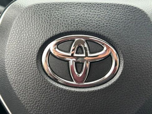 Used 2022 Toyota RAV4 XLE Premium image 37