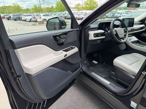 New 2026 Lincoln Aviator AWD image 12