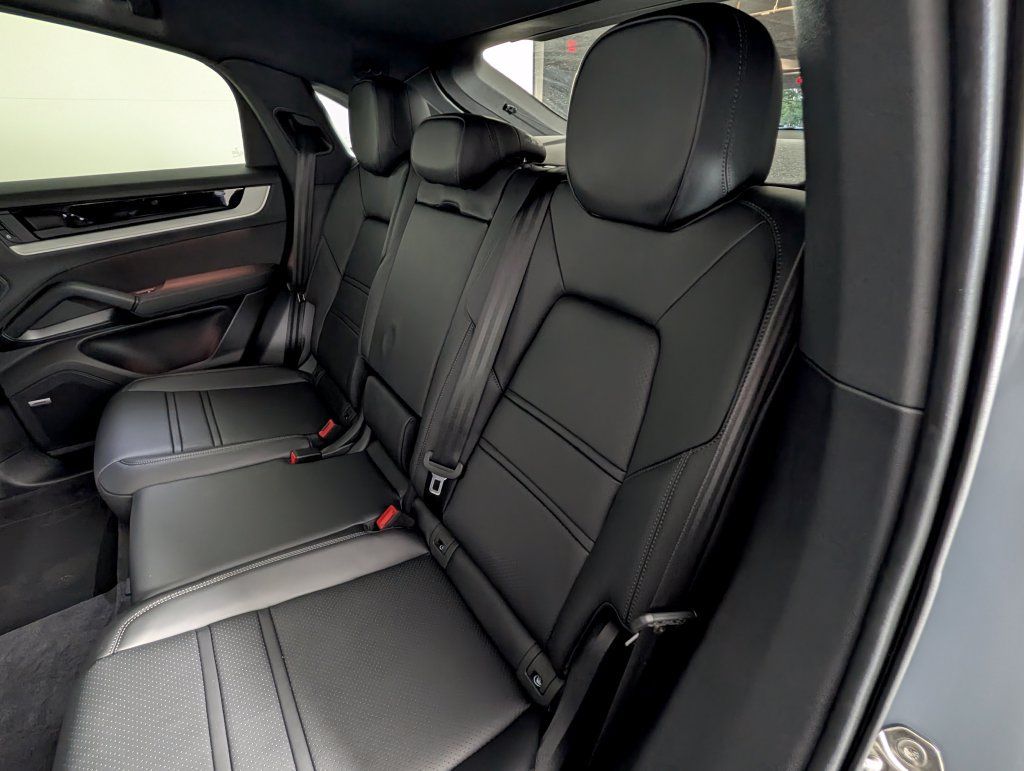 New 2026 Porsche Cayenne Coupe AWD/4WD image 24