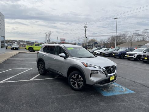 Used 2023 Nissan Rogue SV image 14