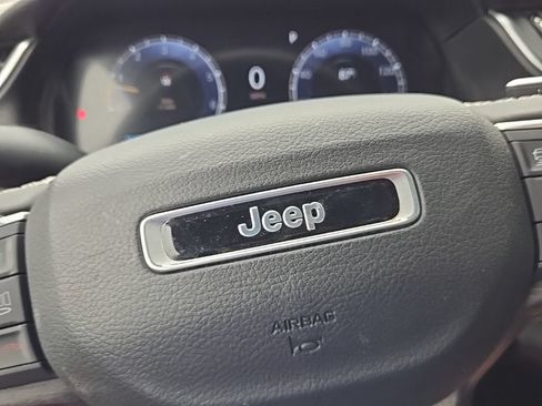 Certified 2023 Jeep Grand Cherokee Limited w/ Black Appearance Package AWD/4WD image 23