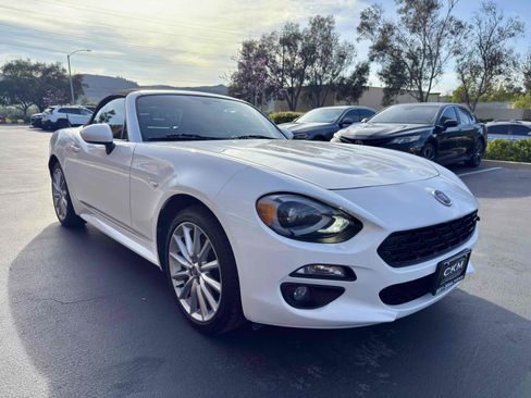 Used 2018 FIAT 124 Spider Lusso w/ Convenience Group image 8