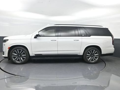 Used 2023 Cadillac Escalade ESV Sport Platinum w/ LPO, ONYX Package AWD/4WD image 3
