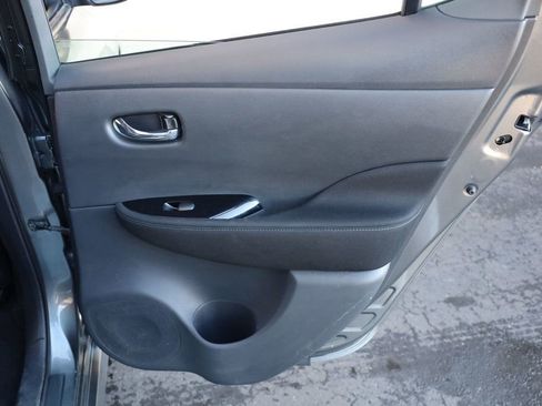Used 2018 Nissan Leaf SV w/ SV Technology Package image 18