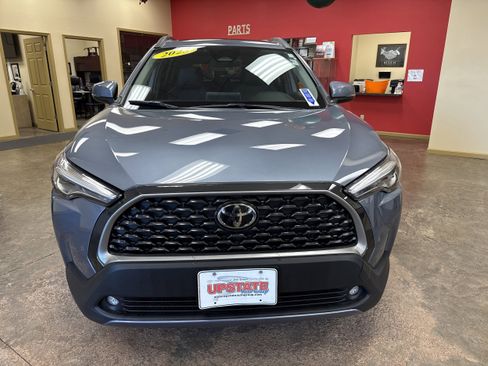 Used 2023 Toyota Corolla Cross XLE w/ Convenience Package image 2