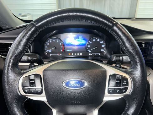 Used 2020 Ford Explorer XLT w/ Equipment Group 202A AWD/4WD image 9