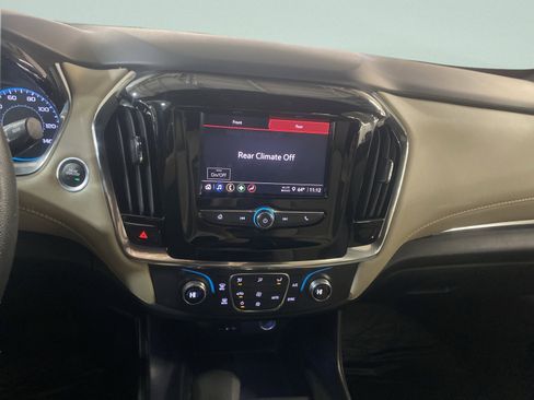 Used 2023 Chevrolet Traverse LS image 21