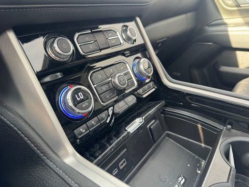 Used 2023 GMC Yukon Denali w/ Denali Reserve Package image 13