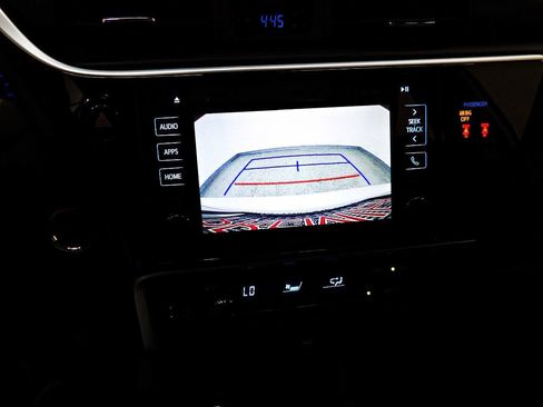 Used 2018 Toyota Corolla SE FWD image 20