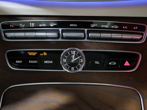 Used 2020 Mercedes-Benz E 350 Sedan image 27