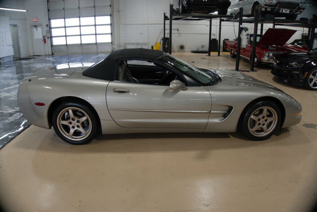 Used 2001 Chevrolet Corvette Convertible w/ Preferred Equipment Group2 RWD image 6