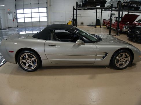 Used 2001 Chevrolet Corvette Convertible w/ Preferred Equipment Group2 image 6
