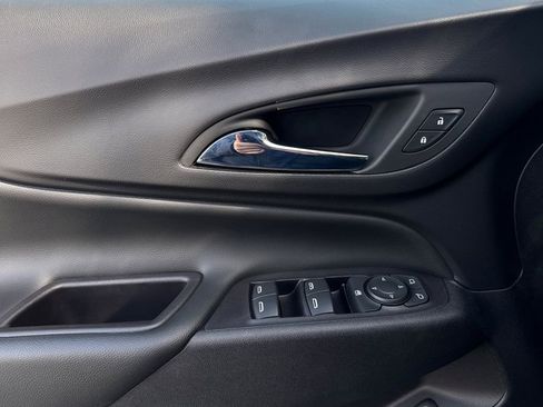 Used 2020 Chevrolet Equinox LT w/ Sport Edition FWD image 11