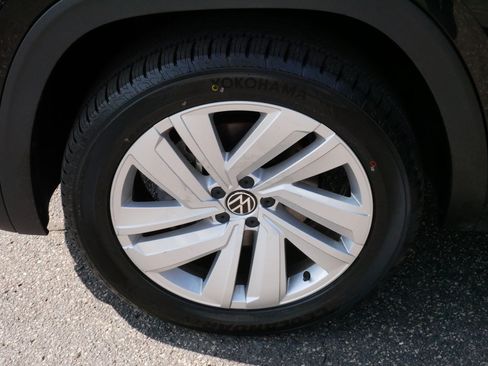 Certified 2023 Volkswagen Atlas Cross Sport SE w/ Panoramic Sunroof Package AWD/4WD image 15
