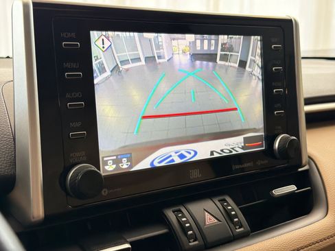 Used 2019 Toyota RAV4 XLE Premium FWD image 25
