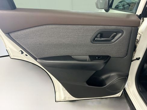 Used 2023 Nissan Rogue S AWD/4WD image 26