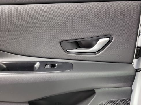 New 2025 Hyundai Elantra Limited image 30