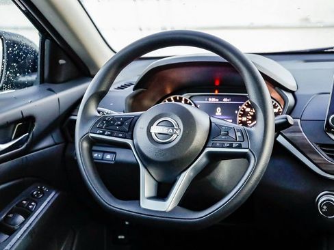 Used 2025 Nissan Altima 2.5 SV image 18