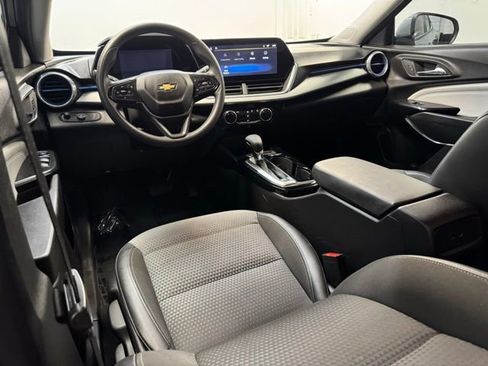 Used 2024 Chevrolet Trax LT image 7