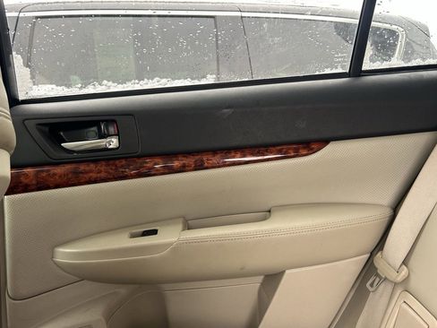 Used 2011 Subaru Outback 2.5i Limited image 29