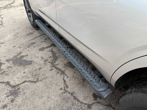 Used 2022 Chevrolet Tahoe Z71 w/ Luxury Package image 27