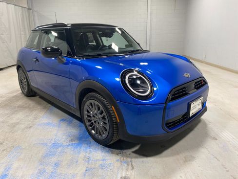 Certified 2025 MINI Cooper S image 4