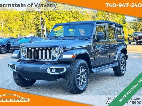 Used 2024 Jeep Wrangler Sahara image 3