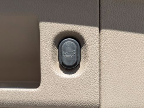 Used 2015 GMC Yukon SLT w/ HD Trailering Package image 15