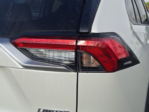 Used 2019 Toyota RAV4 Limited image 8