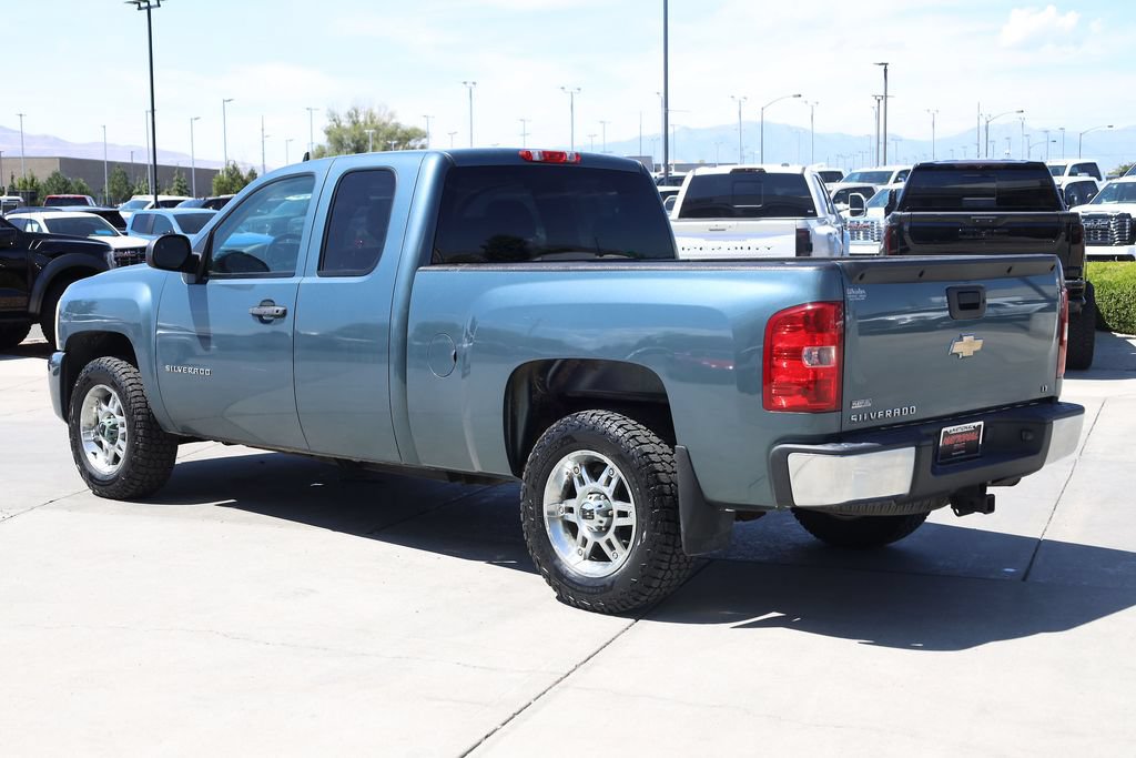 Used 2009 Chevrolet Silverado 1500 LT w/ Power Pack Plus AWD/4WD image 4