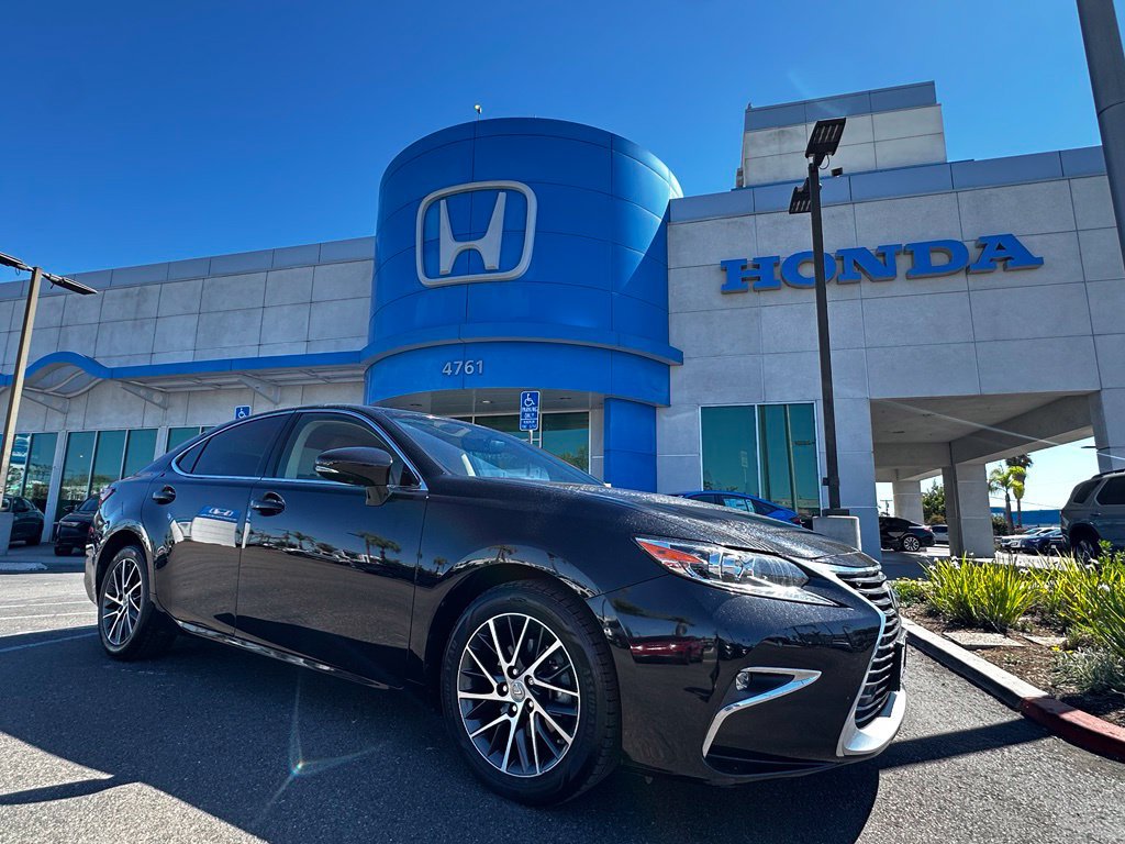 Used 2016 Lexus ES 350 w/ Premium Package w/Wood Trim FWD image 2
