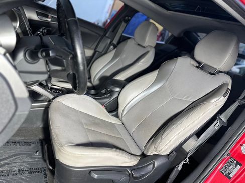 Used 2013 Hyundai Veloster w/ Style Pkg image 23