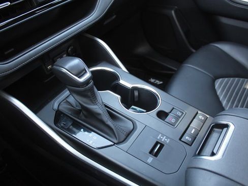 Used 2021 Toyota Highlander XSE image 36