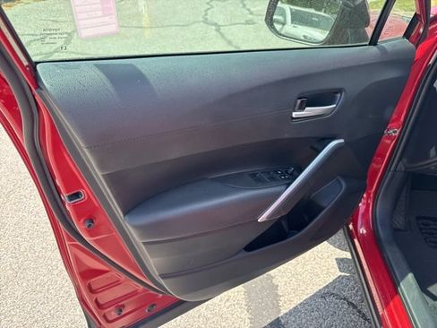 Used 2022 Toyota Corolla Cross XLE w/ Convenience Package FWD image 13