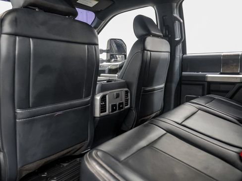 Used 2022 Ford F250 Lariat w/ Black Appearance Package AWD/4WD image 38