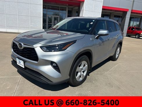 Certified 2025 Toyota Highlander LE image 2