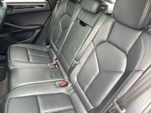 Used 2024 Porsche Macan AWD/4WD image 16