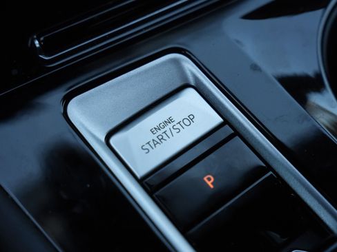 Used 2025 Volkswagen Atlas Cross Sport SE image 14