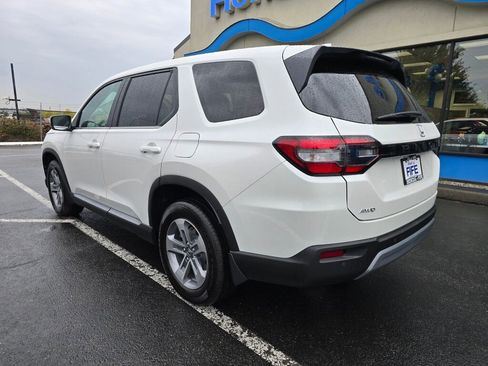 New 2025 Honda Pilot EX-L image 3